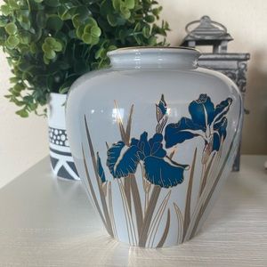 OTAGIRI ROYAL IRIS 6x6” VASE. BLUE IRIS & GOLD LEAVES JAPAN beautiful vintage